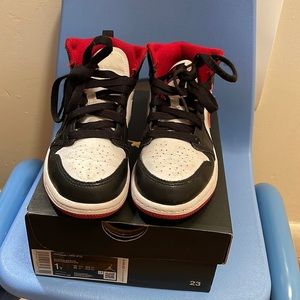 Jordan #1 mid